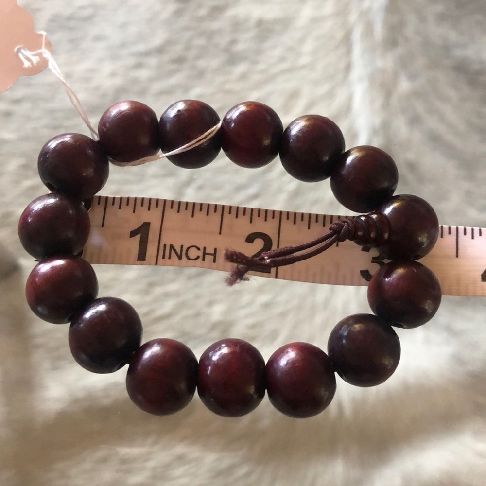 WOOD beaded bracelet on elastic